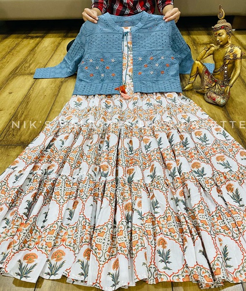 **A Premium Cotton printed tier pattern gown with detachable sma